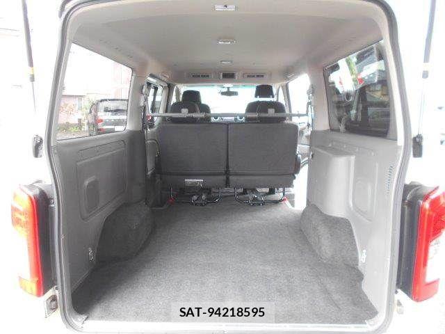 Nissan NV350 Caravan 2020-02 8337251-12