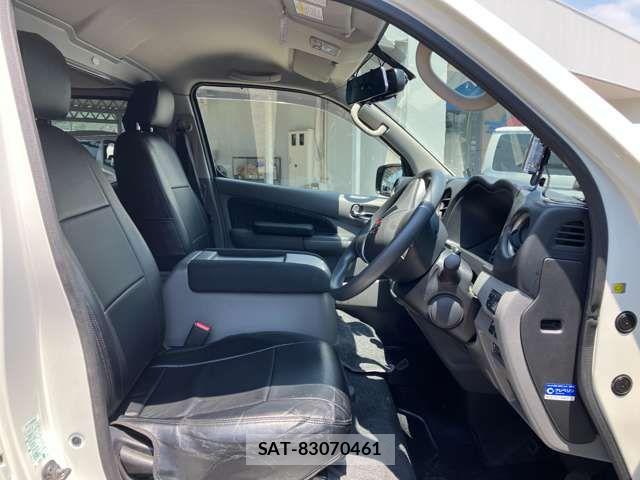 Nissan NV350 Caravan 2019-07 8337248-10
