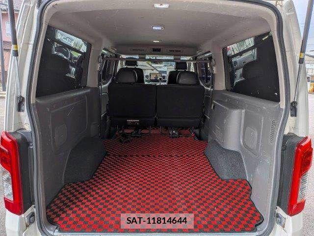Nissan NV350 Caravan 2017-09 8337260-9