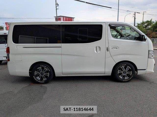 Nissan NV350 Caravan 2017-09 8337260-16