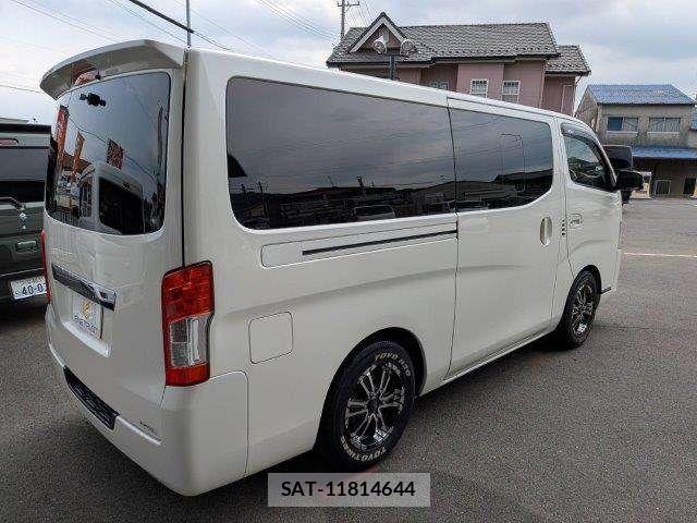 Nissan NV350 Caravan 2017-09 8337260-17