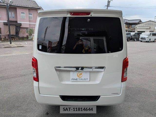 Nissan NV350 Caravan 2017-09 8337260-18