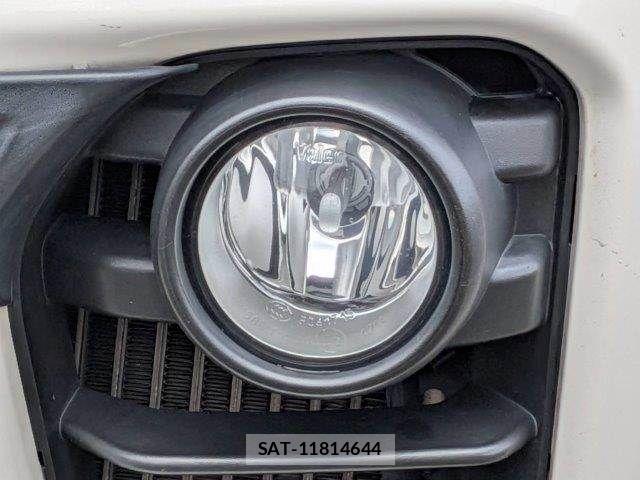 Nissan NV350 Caravan 2017-09 8337260-23