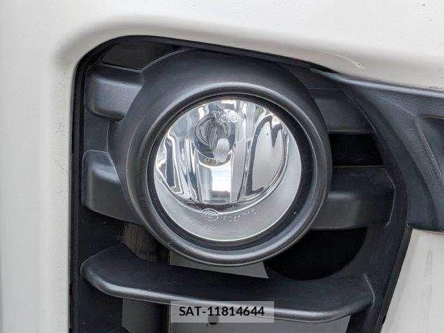 Nissan NV350 Caravan 2017-09 8337260-24