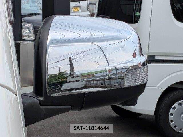 Nissan NV350 Caravan 2017-09 8337260-25
