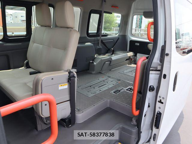 Nissan NV350 Caravan 2020-10 8337252-10