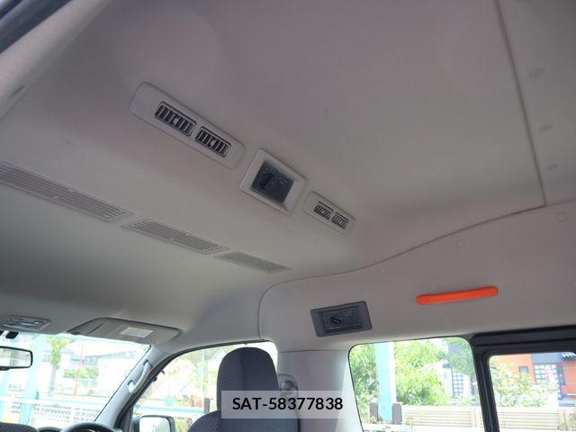 Nissan NV350 Caravan 2020-10 8337252-12