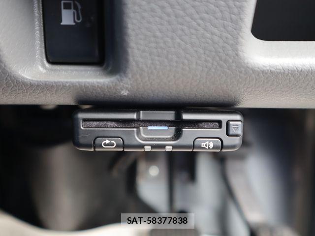 Nissan NV350 Caravan 2020-10 8337252-18