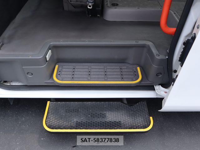 Nissan NV350 Caravan 2020-10 8337252-25