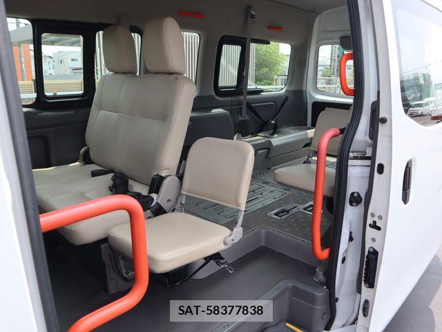 Nissan NV350 Caravan 2020-10 8337252-28