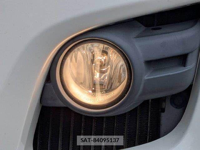 Nissan NV350 Caravan 2015-09 8337263-11