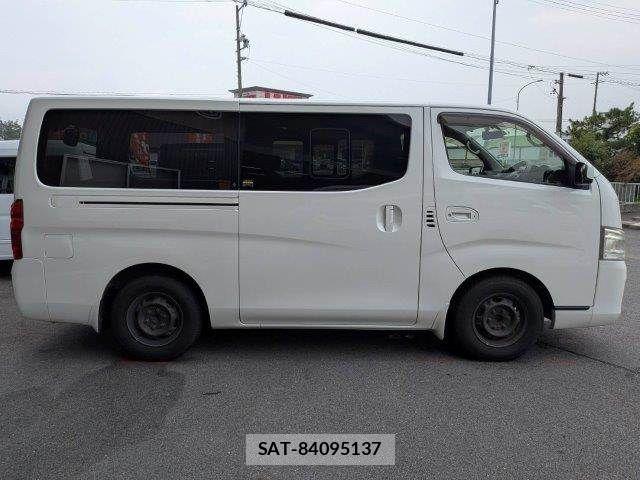 Nissan NV350 Caravan 2015-09 8337263-15