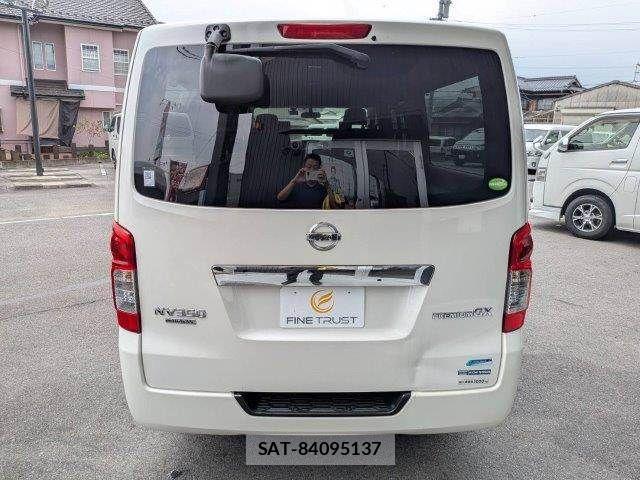 Nissan NV350 Caravan 2015-09 8337263-17