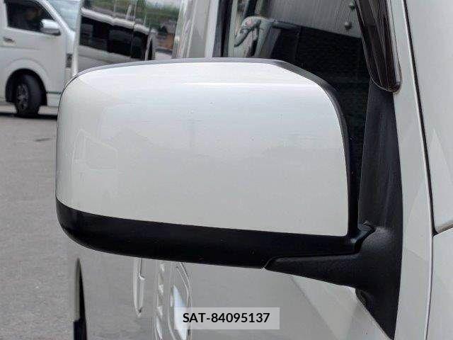Nissan NV350 Caravan 2015-09 8337263-25