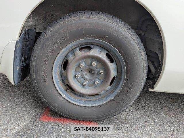 Nissan NV350 Caravan 2015-09 8337263-26