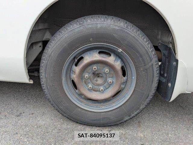 Nissan NV350 Caravan 2015-09 8337263-27