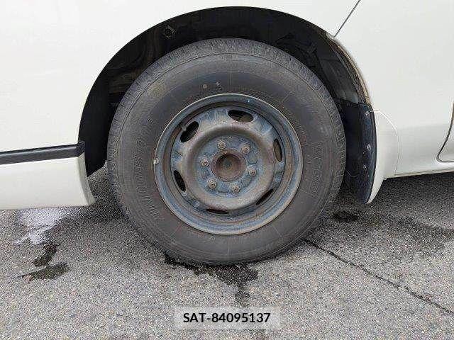 Nissan NV350 Caravan 2015-09 8337263-28