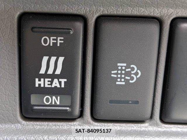Nissan NV350 Caravan 2015-09 8337263-5