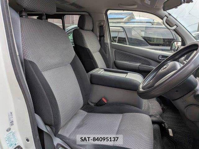 Nissan NV350 Caravan 2015-09 8337263-6