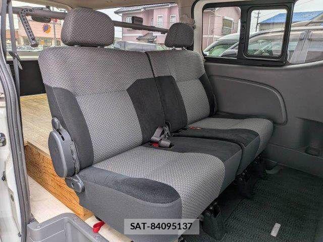 Nissan NV350 Caravan 2015-09 8337263-7