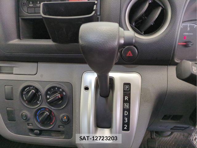Nissan NV350 Caravan 2021-02 8355278-11