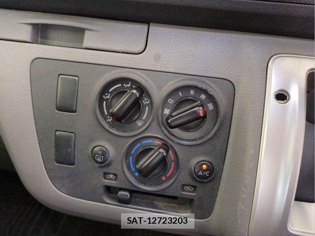 Nissan NV350 Caravan 2021-02 8355278-12