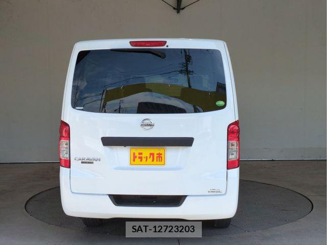 Nissan NV350 Caravan 2021-02 8355278-18