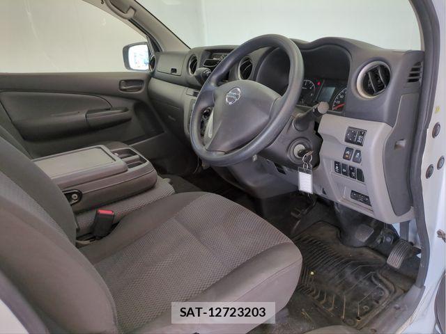 Nissan NV350 Caravan 2021-02 8355278-25