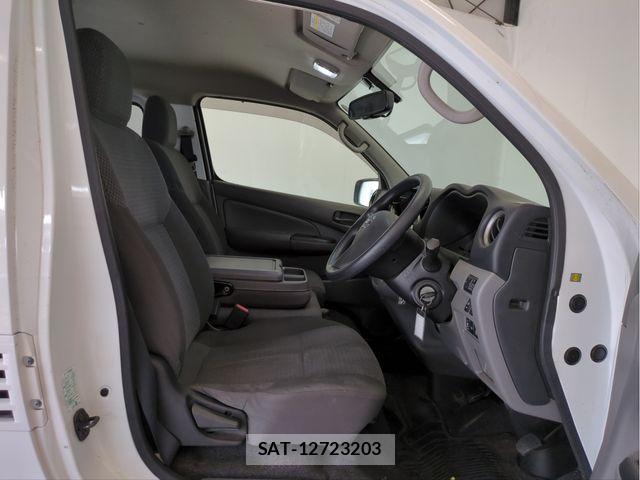 Nissan NV350 Caravan 2021-02 8355278-26