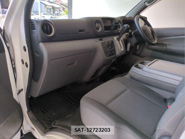 Nissan NV350 Caravan 2021-02 8355278-2
