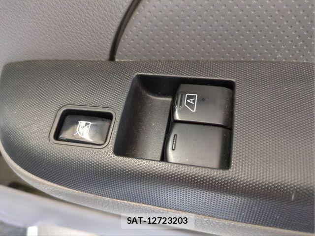 Nissan NV350 Caravan 2021-02 8355278-29