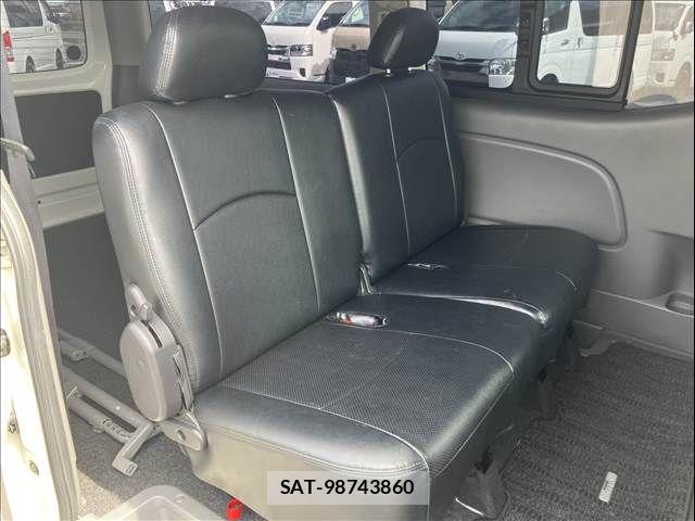 Nissan NV350 Caravan 2017-08 8355279-14