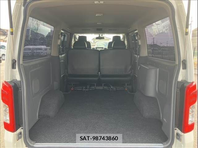 Nissan NV350 Caravan 2017-08 8355279-15