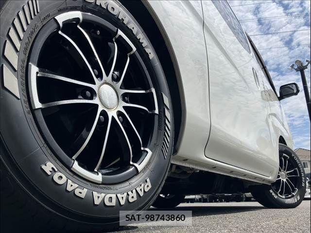 Nissan NV350 Caravan 2017-08 8355279-21