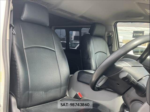 Nissan NV350 Caravan 2017-08 8355279-2
