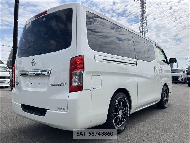 Nissan NV350 Caravan 2017-08 8355279-6