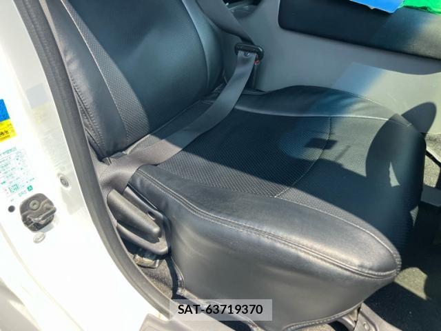 Nissan NV350 Caravan 2016-12 8355280-11