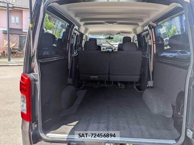 Nissan NV350 Caravan 2018-04 8367927-10