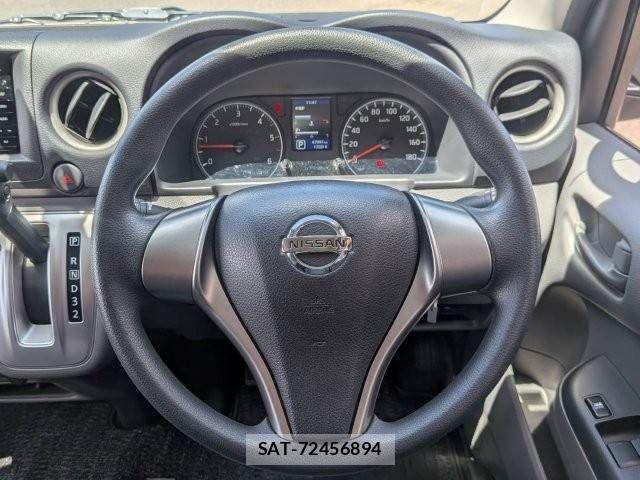 Nissan NV350 Caravan 2018-04 8367927-11