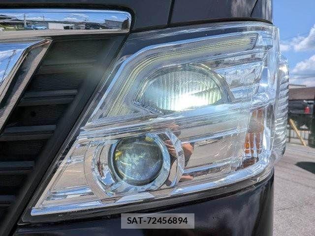 Nissan NV350 Caravan 2018-04 8367927-12