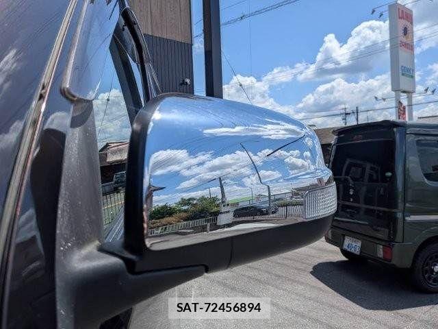 Nissan NV350 Caravan 2018-04 8367927-23