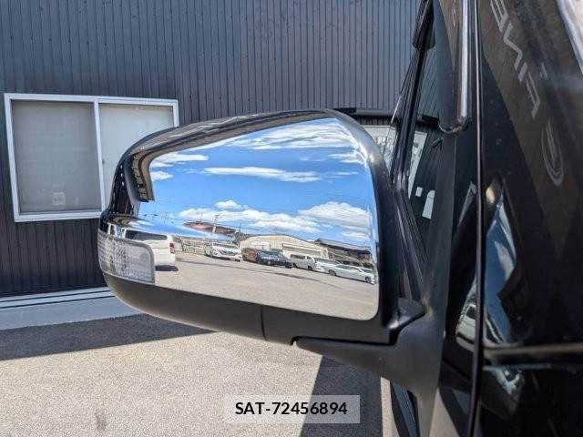 Nissan NV350 Caravan 2018-04 8367927-24