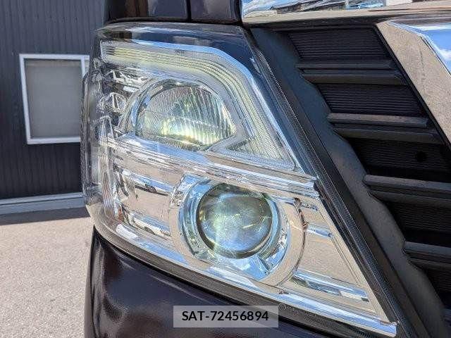 Nissan NV350 Caravan 2018-04 8367927-28