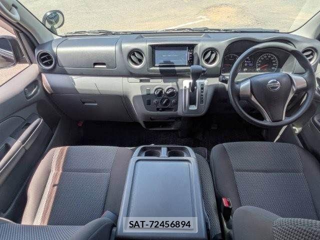 Nissan NV350 Caravan 2018-04 8367927-2