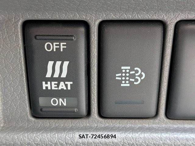 Nissan NV350 Caravan 2018-04 8367927-7