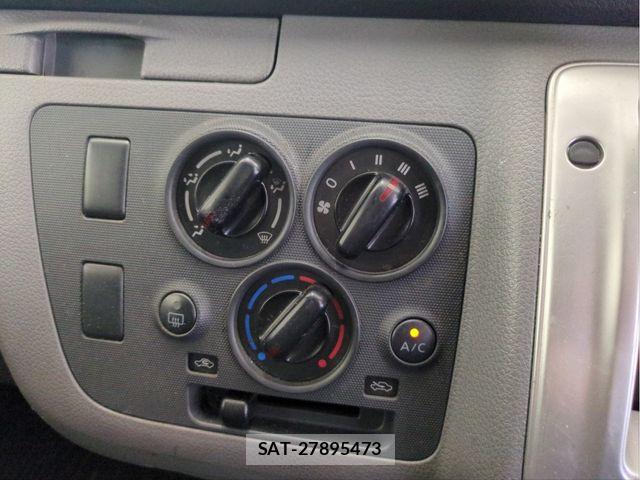 Nissan NV350 Caravan 2015-10 8367933-11
