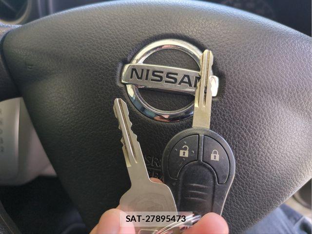 Nissan NV350 Caravan 2015-10 8367933-12