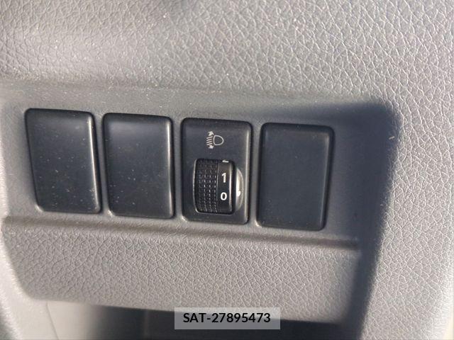 Nissan NV350 Caravan 2015-10 8367933-13