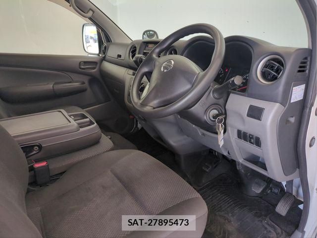 Nissan NV350 Caravan 2015-10 8367933-24