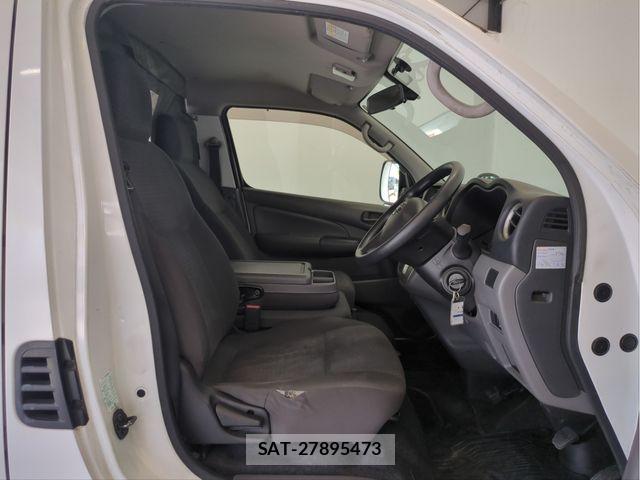 Nissan NV350 Caravan 2015-10 8367933-25